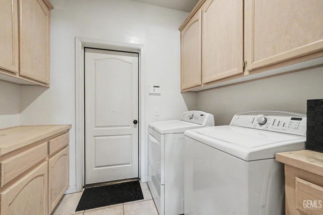 8116 Rockhampton Drive, Bakersfield, CA 93313