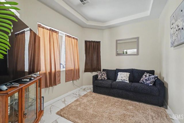 8116 Rockhampton Drive, Bakersfield, CA 93313