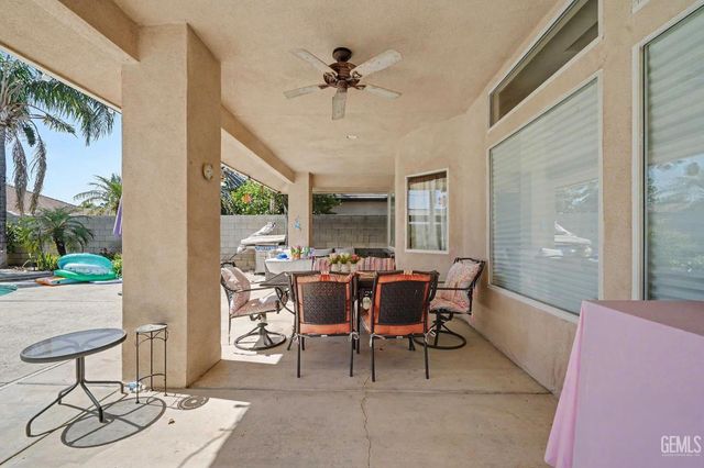 8116 Rockhampton Drive, Bakersfield, CA 93313