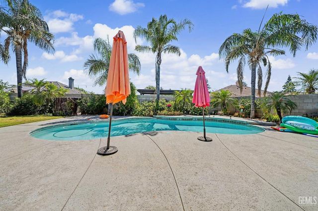 8116 Rockhampton Drive, Bakersfield, CA 93313