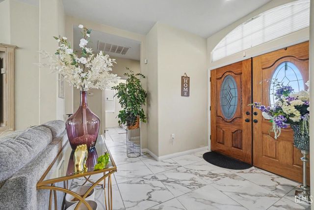 8116 Rockhampton Drive, Bakersfield, CA 93313