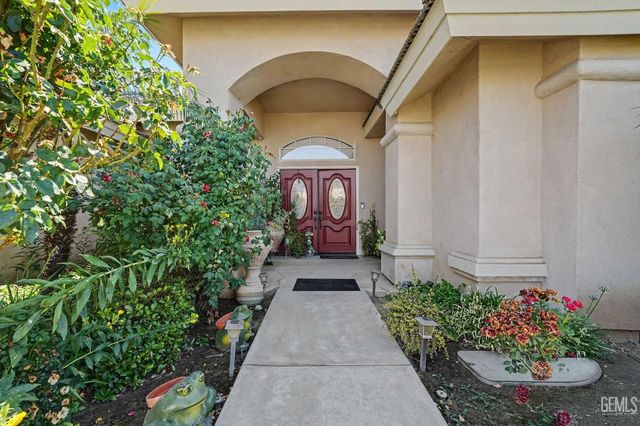 8116 Rockhampton Drive, Bakersfield, CA 93313