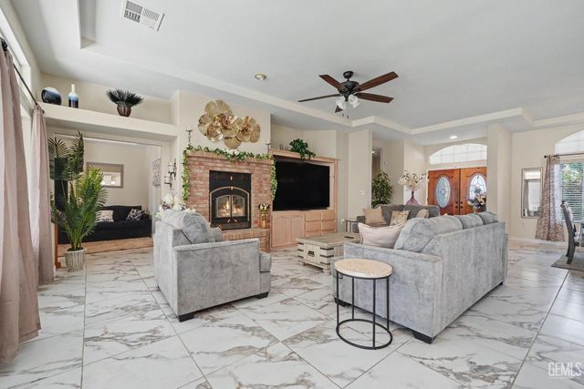 8116 Rockhampton Drive, Bakersfield, CA 93313