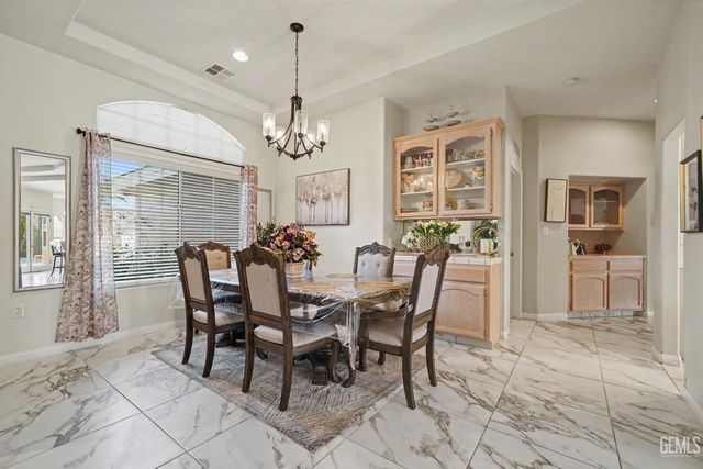 8116 Rockhampton Drive, Bakersfield, CA 93313