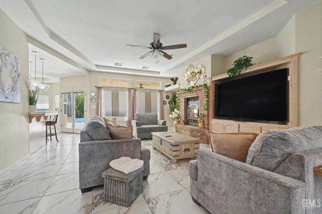 8116 Rockhampton Drive, Bakersfield, CA 93313