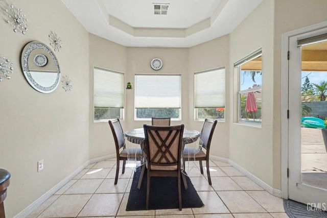 8116 Rockhampton Drive, Bakersfield, CA 93313