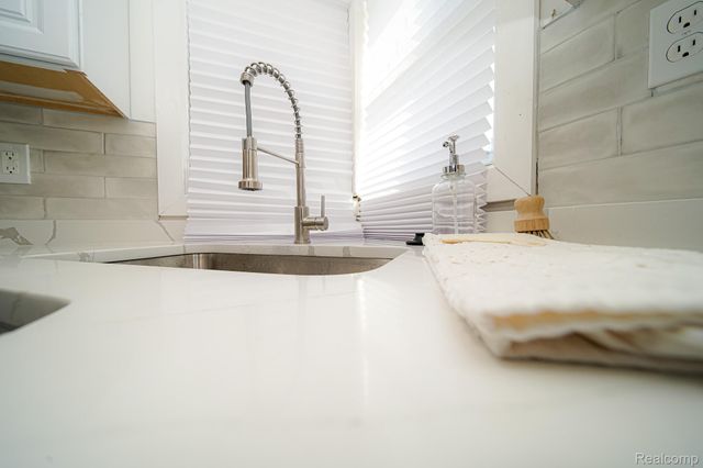 11510 Nottingham Road, Detroit, MI 48224