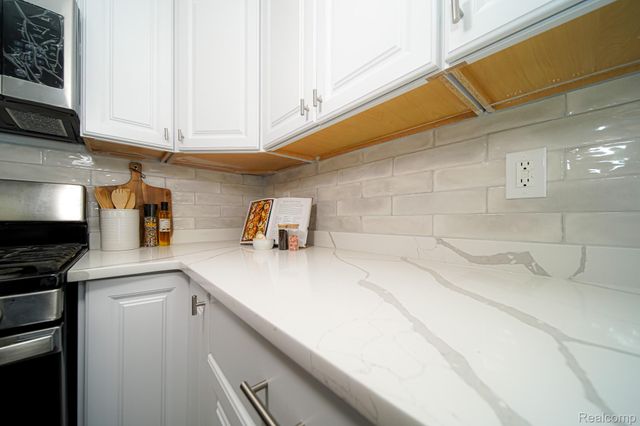 11510 Nottingham Road, Detroit, MI 48224