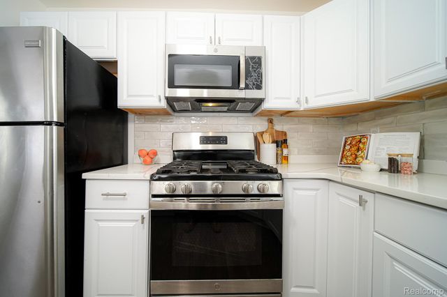 11510 Nottingham Road, Detroit, MI 48224