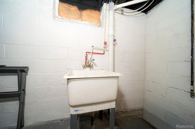 11510 Nottingham Road, Detroit, MI 48224