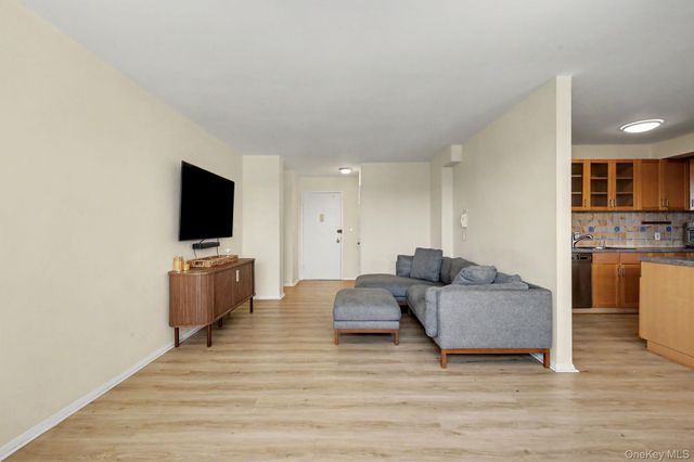 30 Lake Street 7A, White Plains, NY 10603