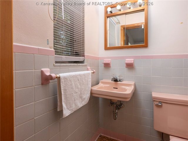935 S Walnut Street, St Albans, WV 25177