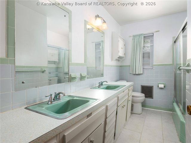 935 S Walnut Street, St Albans, WV 25177