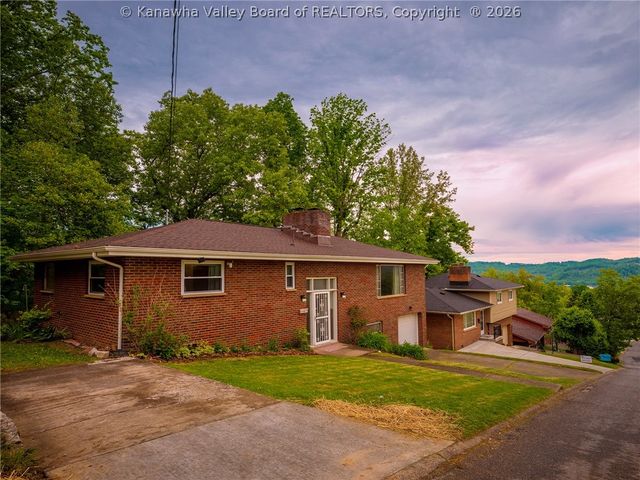 935 S Walnut Street, St Albans, WV 25177