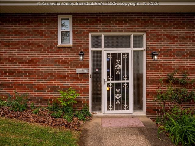 935 S Walnut Street, St Albans, WV 25177