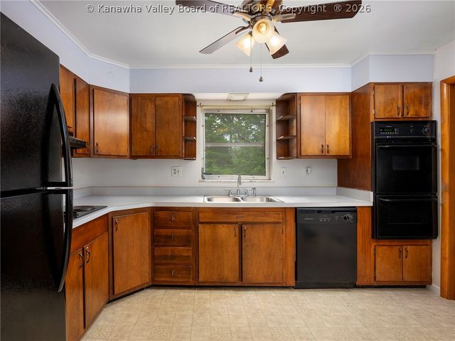 935 S Walnut Street, St Albans, WV 25177