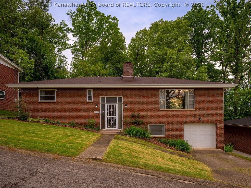 935 S Walnut Street, St Albans, WV 25177