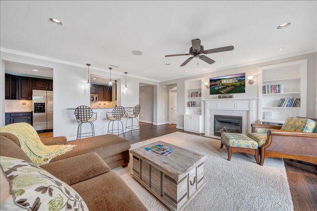 100 Bridgewater Pointe PL 303, Moneta, VA 24121