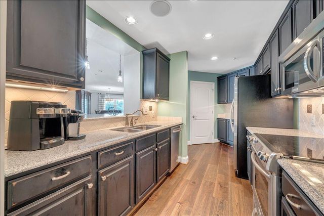 100 Bridgewater Pointe PL 303, Moneta, VA 24121