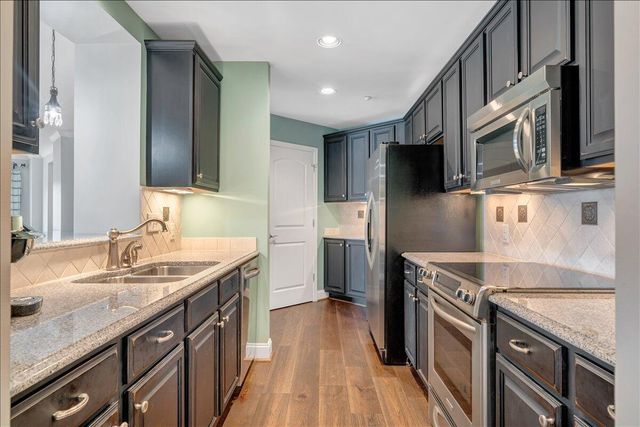 100 Bridgewater Pointe PL 303, Moneta, VA 24121