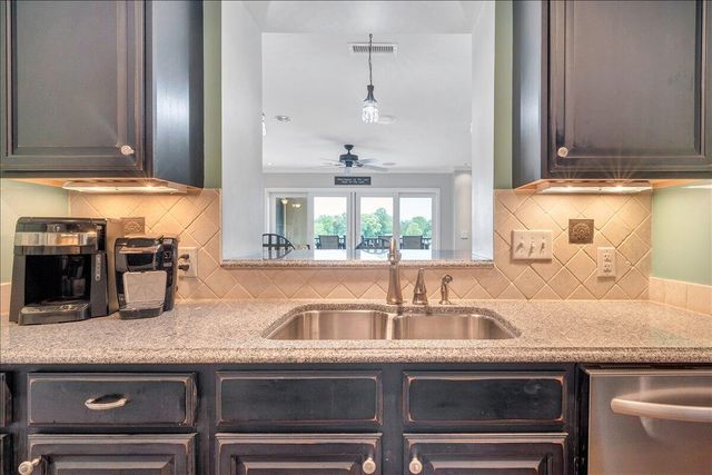100 Bridgewater Pointe PL 303, Moneta, VA 24121