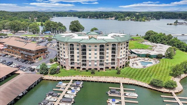 100 Bridgewater Pointe PL 303, Moneta, VA 24121