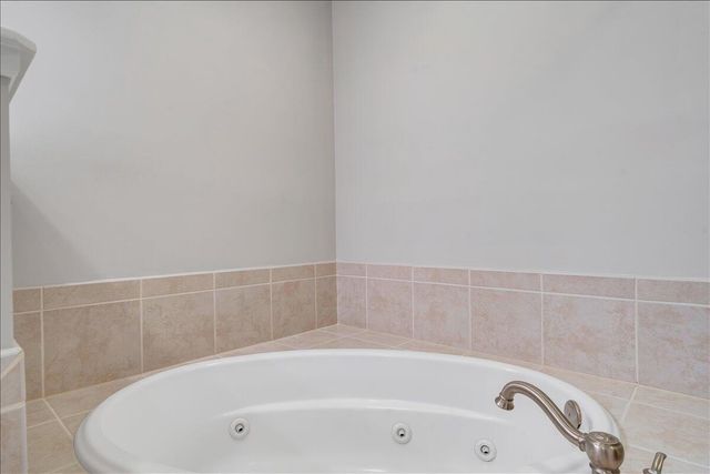 100 Bridgewater Pointe PL 303, Moneta, VA 24121