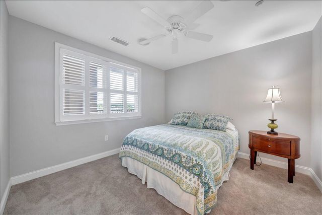 100 Bridgewater Pointe PL 303, Moneta, VA 24121
