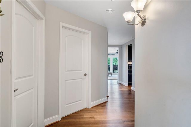 100 Bridgewater Pointe PL 303, Moneta, VA 24121