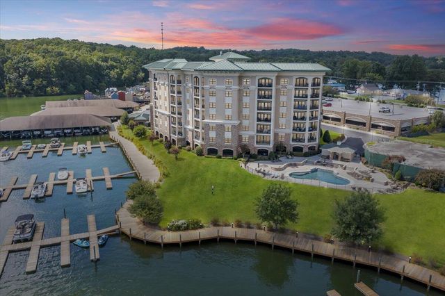 100 Bridgewater Pointe PL 303, Moneta, VA 24121