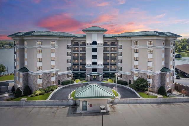 100 Bridgewater Pointe PL 303, Moneta, VA 24121