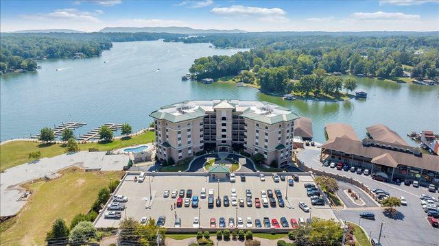 100 Bridgewater Pointe PL 303, Moneta, VA 24121