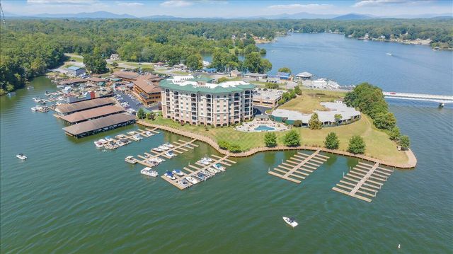 100 Bridgewater Pointe PL 303, Moneta, VA 24121