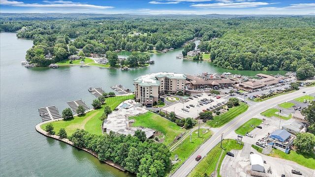 100 Bridgewater Pointe PL 303, Moneta, VA 24121