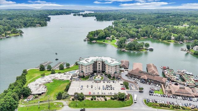 100 Bridgewater Pointe PL 303, Moneta, VA 24121