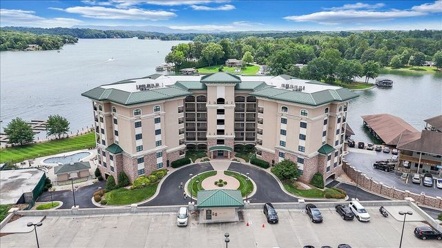 100 Bridgewater Pointe PL 303, Moneta, VA 24121