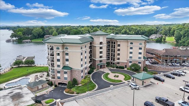 100 Bridgewater Pointe PL 303, Moneta, VA 24121