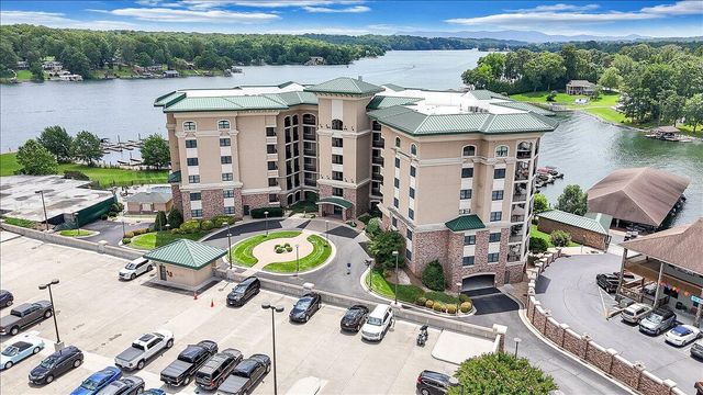 100 Bridgewater Pointe PL 303, Moneta, VA 24121