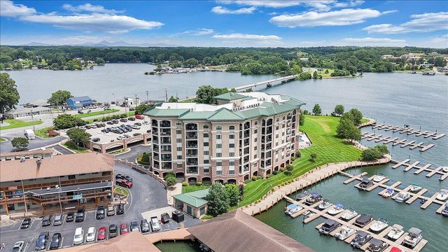 100 Bridgewater Pointe PL 303, Moneta, VA 24121