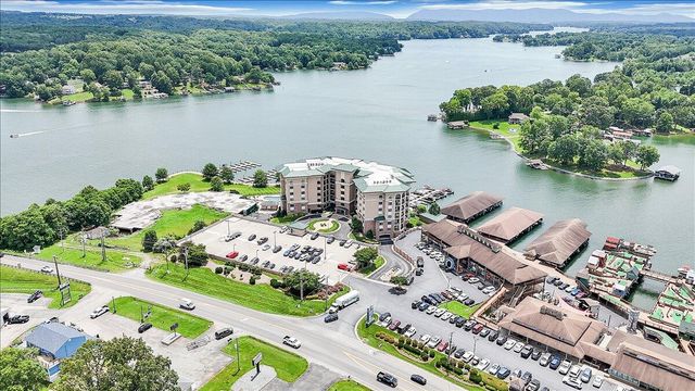 100 Bridgewater Pointe PL 303, Moneta, VA 24121