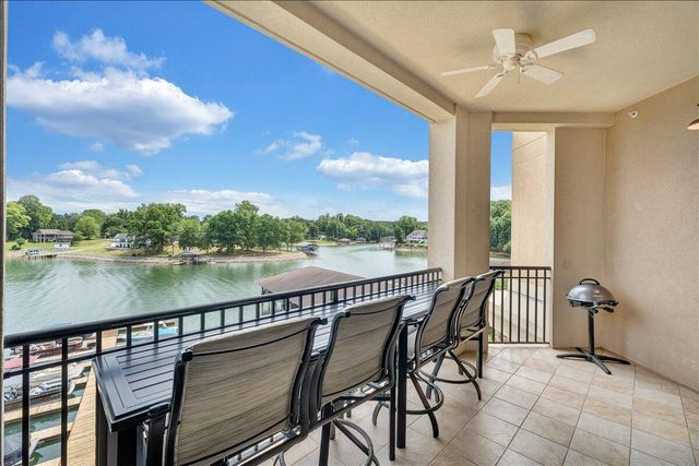 100 Bridgewater Pointe PL 303, Moneta, VA 24121
