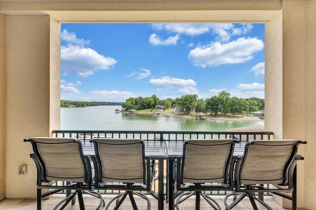 100 Bridgewater Pointe PL 303, Moneta, VA 24121