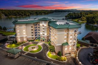 100 Bridgewater Pointe PL 303, Moneta, VA 24121