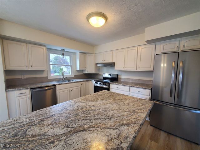 1272 State Road, Wadsworth, OH 44281