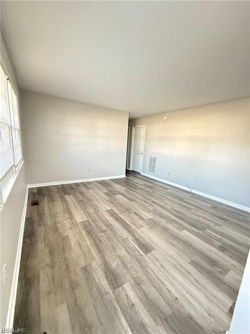 1314 Colebrook DR, Hampton, VA 23669