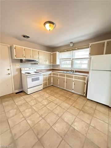 1314 Colebrook DR, Hampton, VA 23669