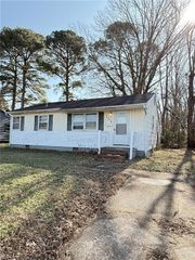 1314 Colebrook DR, Hampton, VA 23669