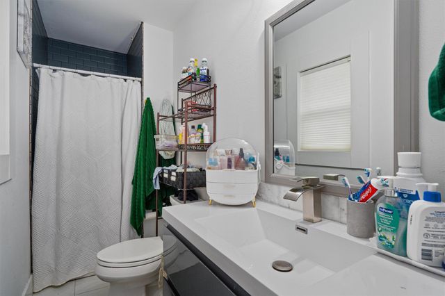 1520 Avenue C N, Elgin, TX 78621