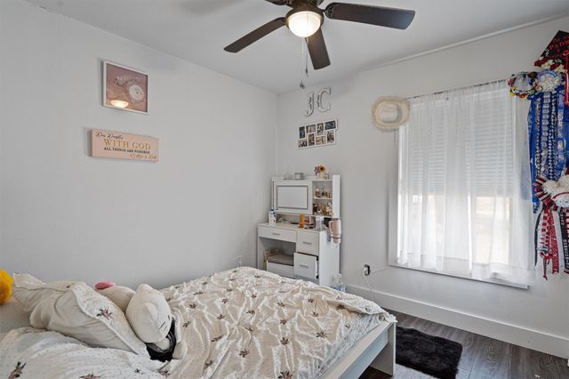 1520 Avenue C N, Elgin, TX 78621