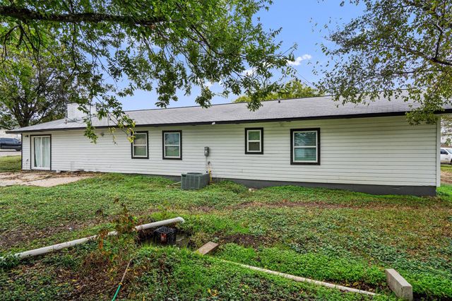 1520 Avenue C N, Elgin, TX 78621